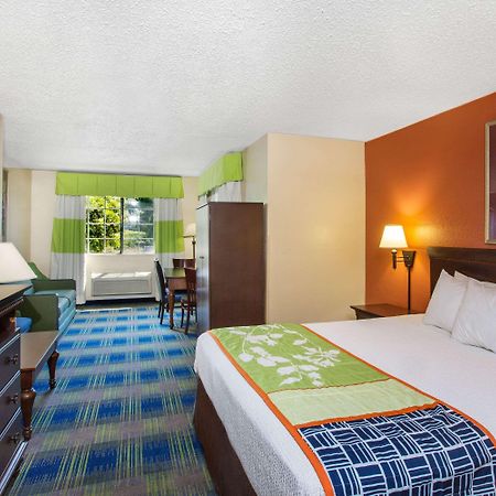 Days Inn By Wyndham פרימונט מראה חיצוני תמונה