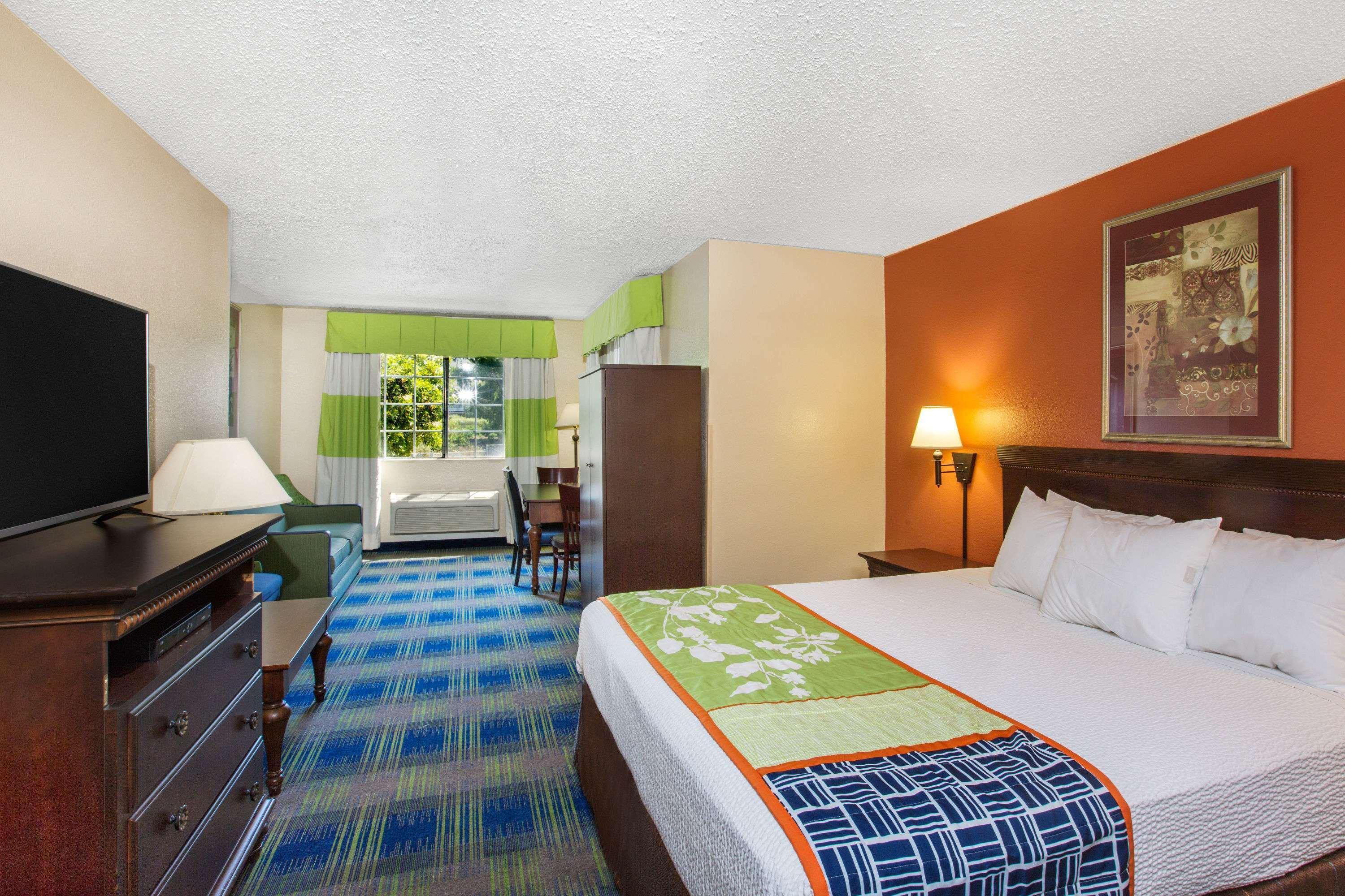 Days Inn By Wyndham פרימונט מראה חיצוני תמונה