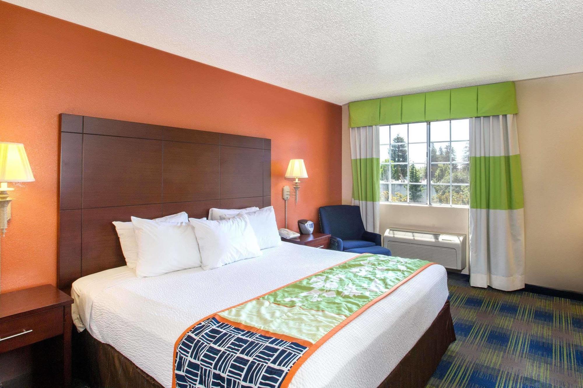 Days Inn By Wyndham פרימונט מראה חיצוני תמונה