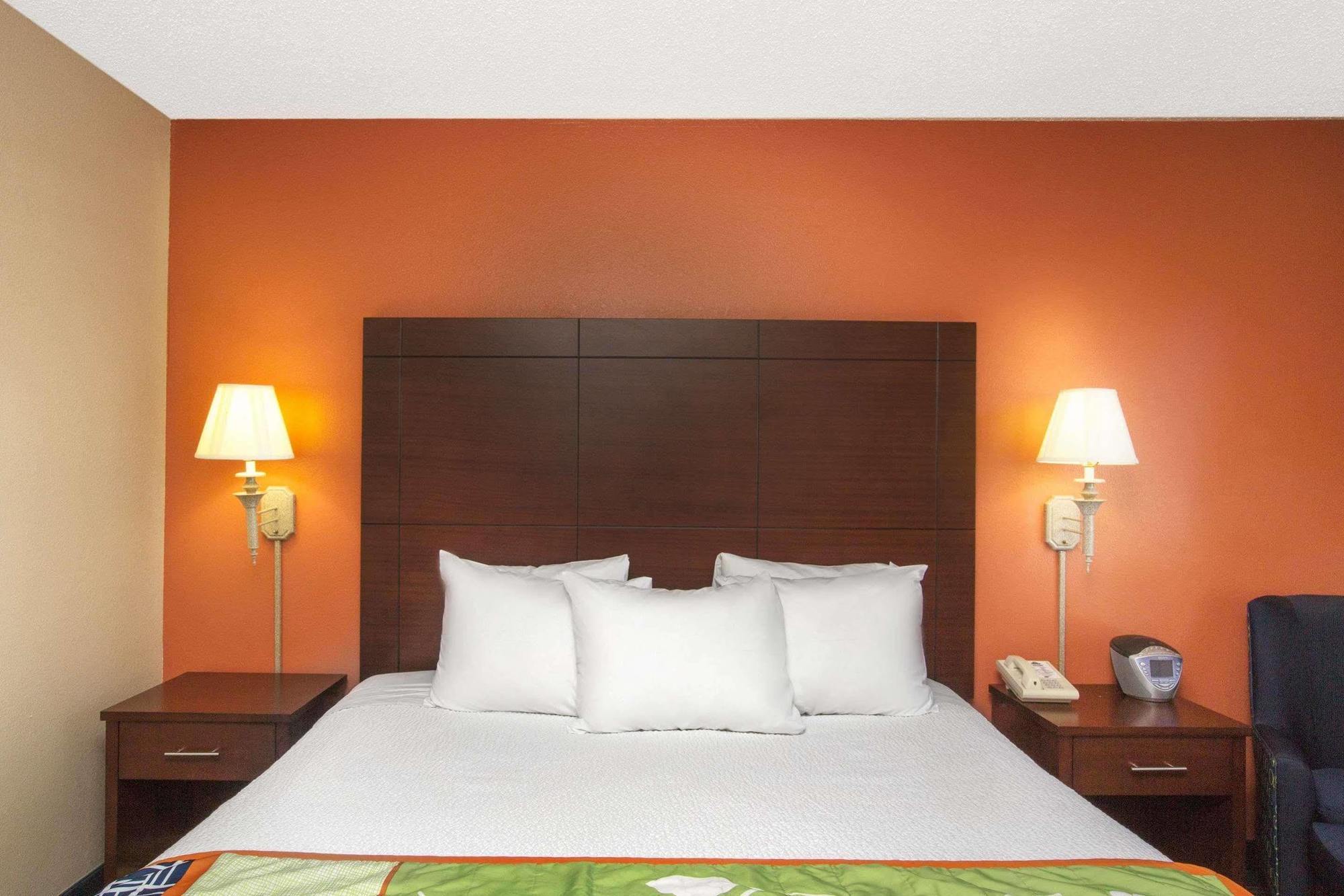 Days Inn By Wyndham פרימונט מראה חיצוני תמונה